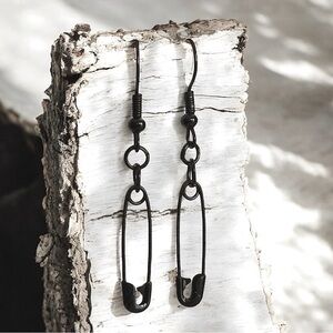 5 For $25💫Small Black Safety Pin Punk Dangles